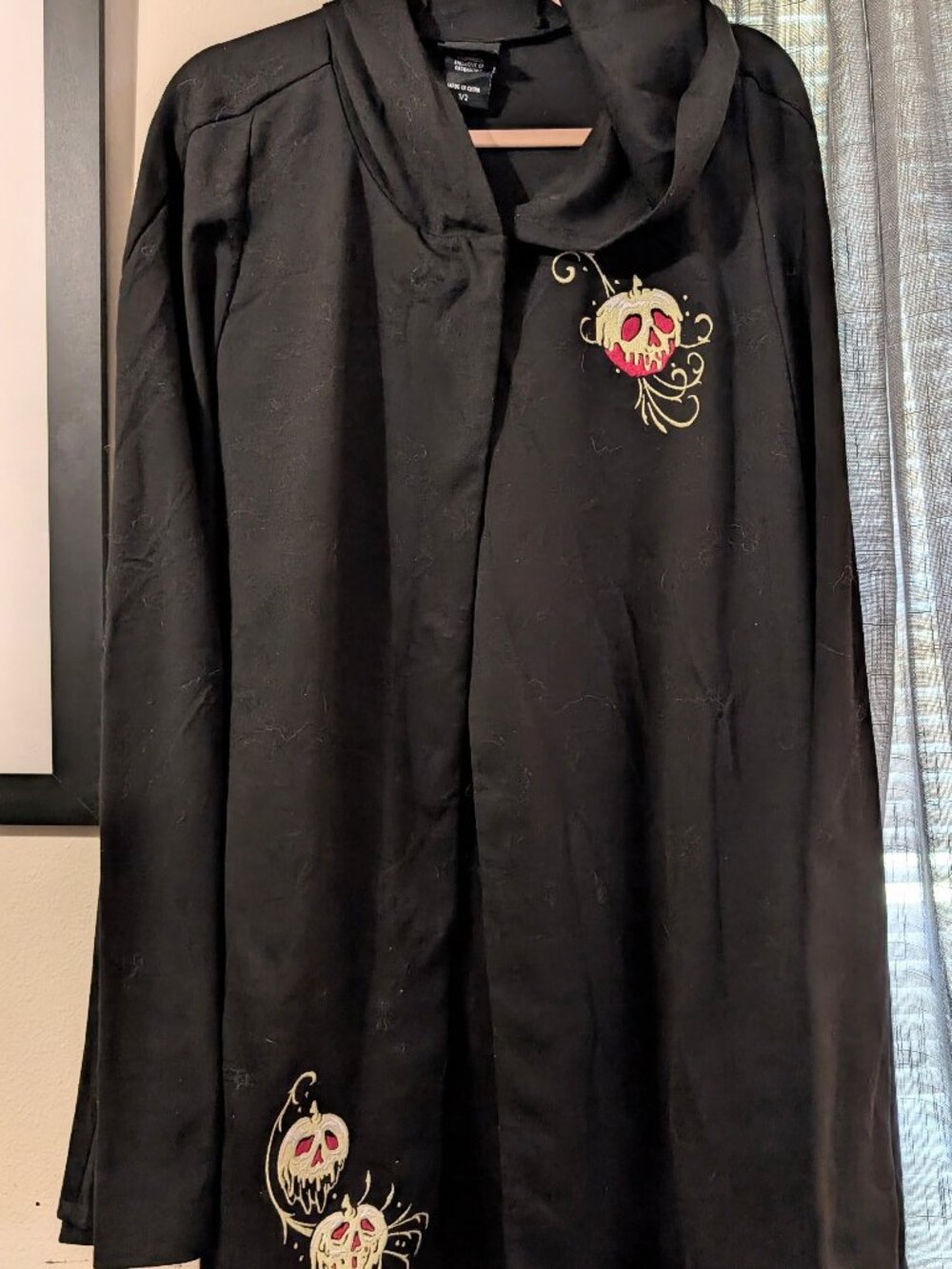 Torrid Disney Villains Snow White Evil Queen Poison Apple Hooded Cape Size 1/2